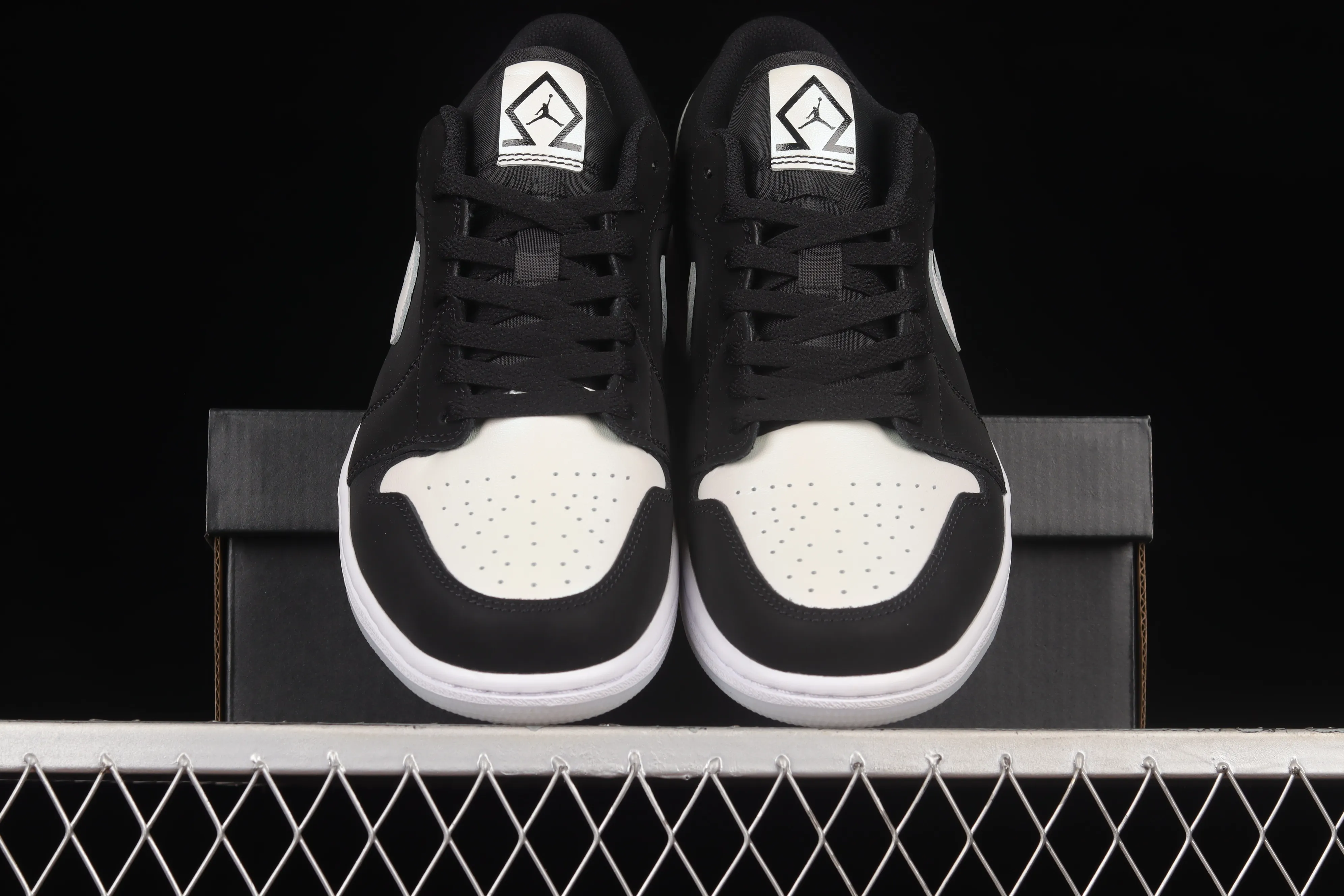 All categories Air Jordan Jordan series basketball shoes Air Jordan 1 Low G version pure original Air Jordan 1 AJ1 Joe 1 black and white laser low-top retro cultural basketball shoes DH6931-001